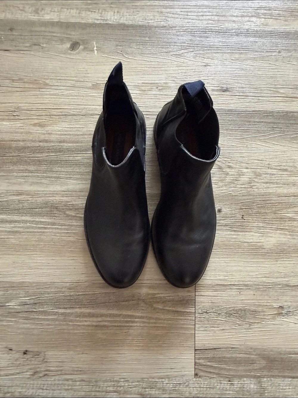Vince Camuto Black Leather Chukka Chelsea Boots
